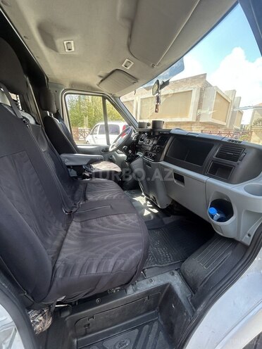 Ford Transit-11