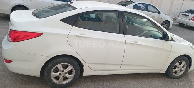 Hyundai Accent-3