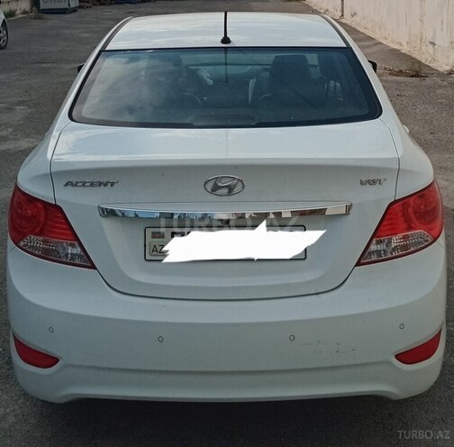 Hyundai Accent-2