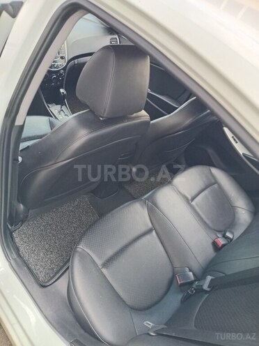 Hyundai Accent-6