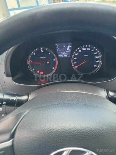 Hyundai Accent-7