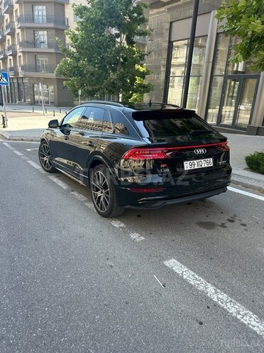 Audi Q8-4