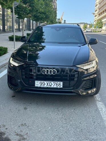 Audi Q8-1
