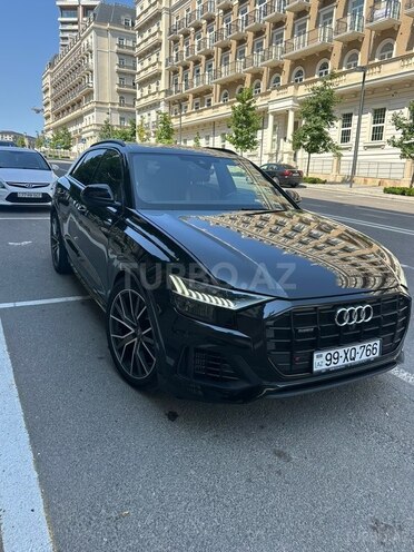 Audi Q8-6