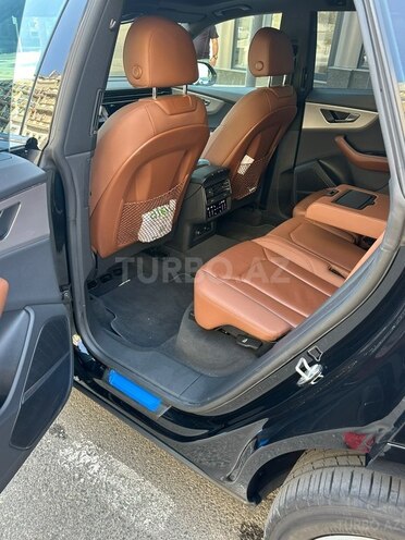 Audi Q8-9