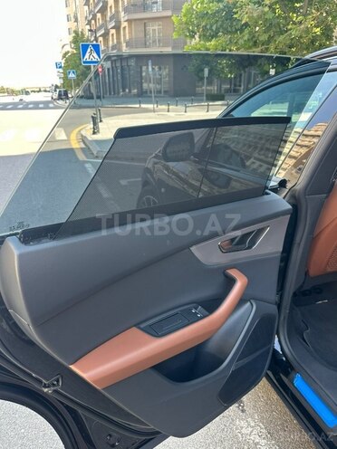 Audi Q8-10