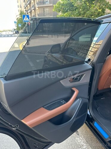 Audi Q8-11