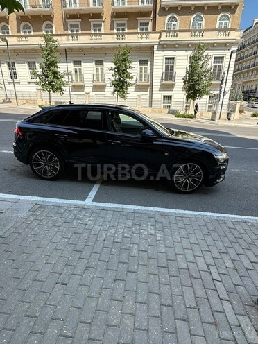 Audi Q8-7