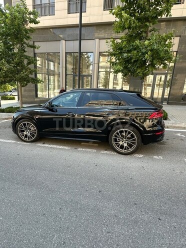 Audi Q8-8