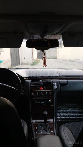 Mercedes E 200-6