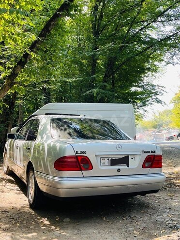 Mercedes E 200-4