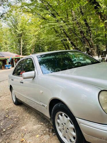 Mercedes E 200-5