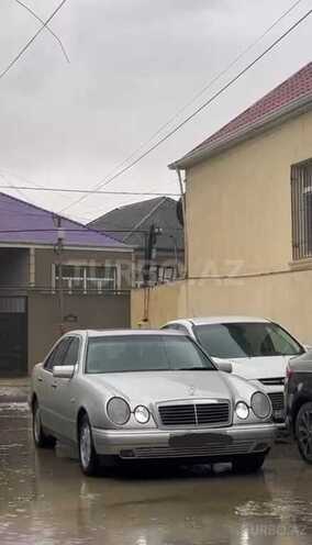 Mercedes E 200-8