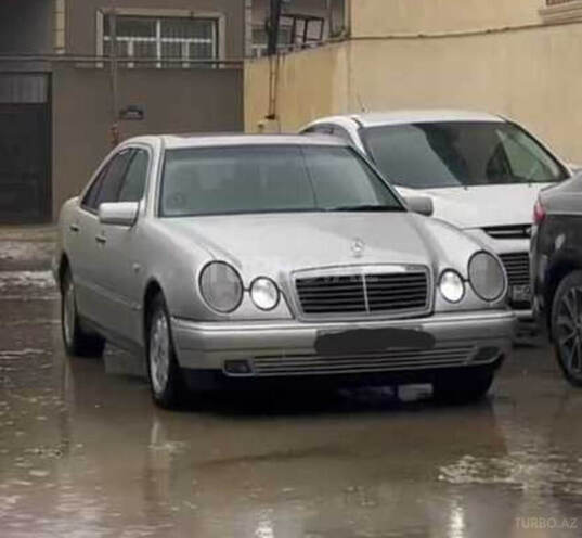 Mercedes E 200-1