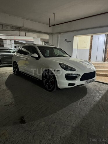 Porsche Cayenne GTS-3