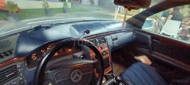 Mercedes E 200-5