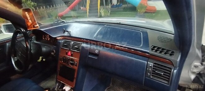 Mercedes E 200-3