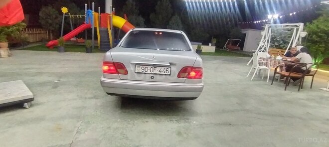Mercedes E 200-2