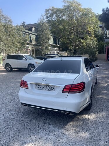 Mercedes E 220-11