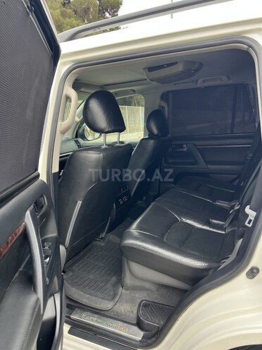 Toyota Land Cruiser-9