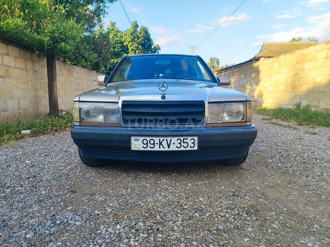 Mercedes 190-1