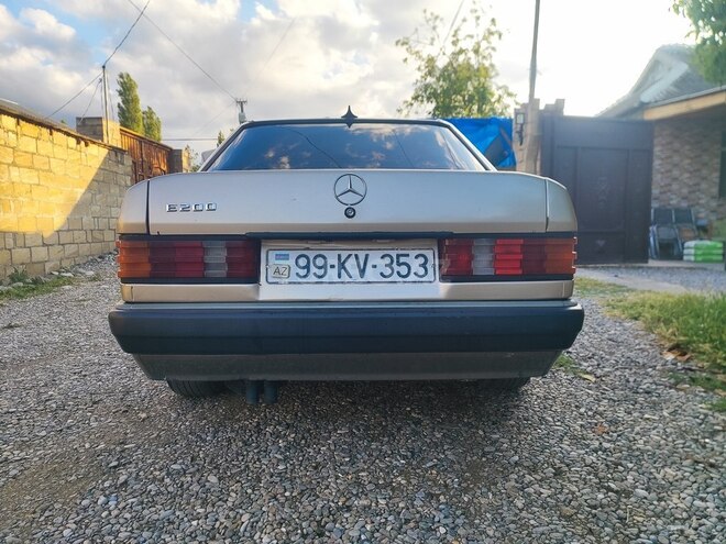 Mercedes 190-4