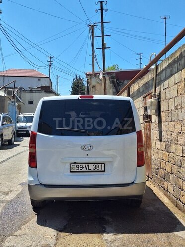 Hyundai H-1-2