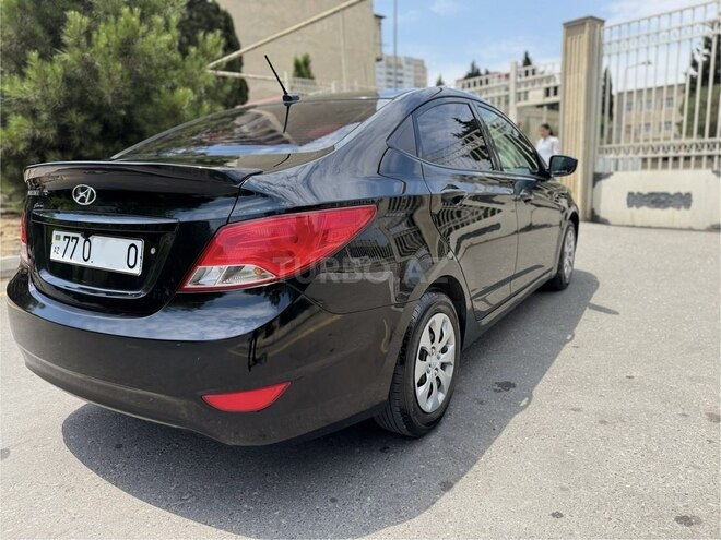 Hyundai Accent-4