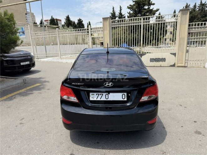 Hyundai Accent-7