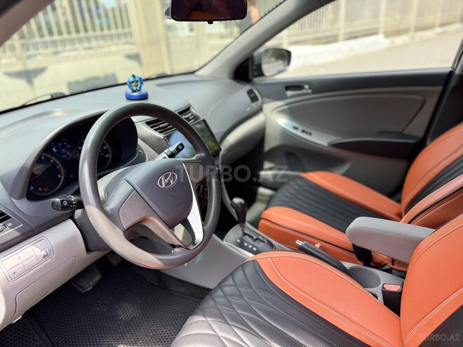 Hyundai Accent-11