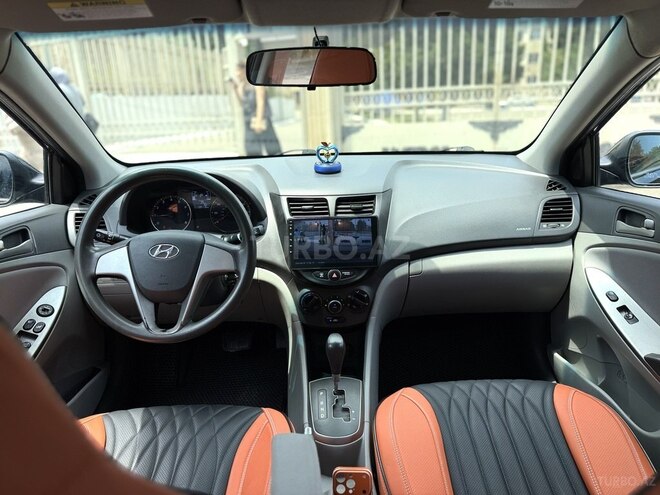 Hyundai Accent-14