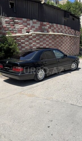 Mercedes E 280-10