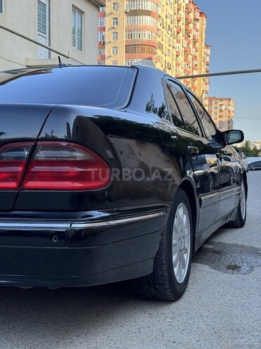 Mercedes E 280-9