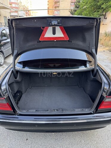 Mercedes E 280-14