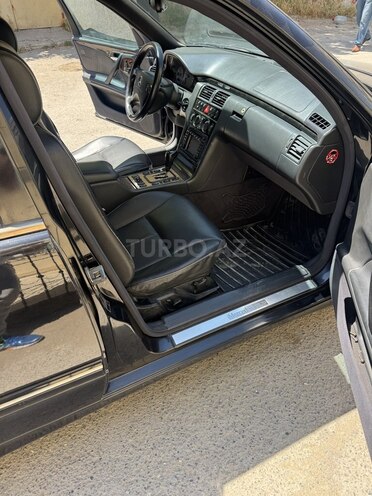 Mercedes E 280-21