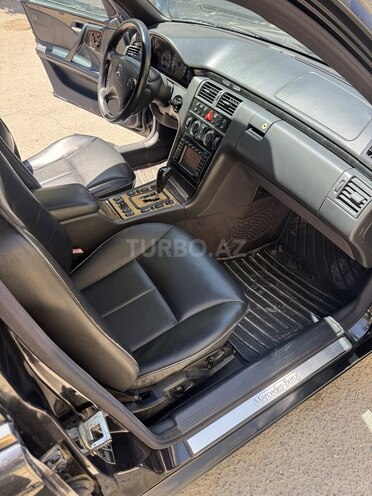 Mercedes E 280-18