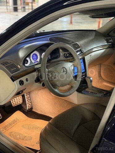 Mercedes E 320-11