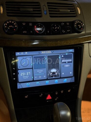 Mercedes E 320-13