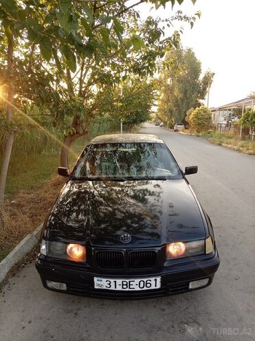 BMW 320-1