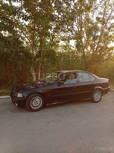 BMW 320-2