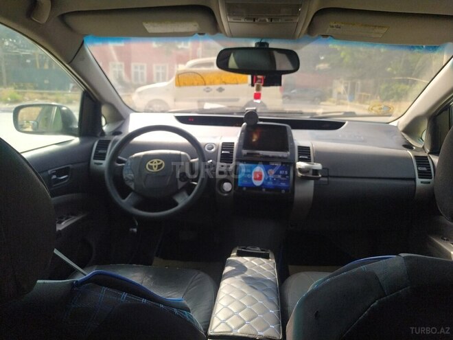 Toyota Prius-5