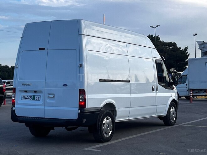 Ford Transit-4