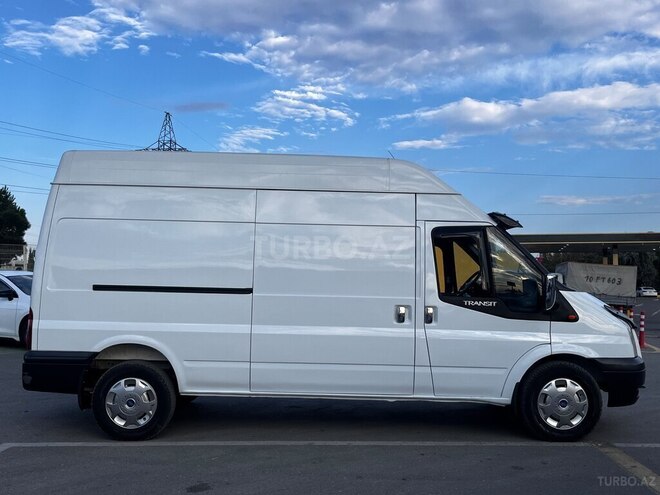 Ford Transit-7