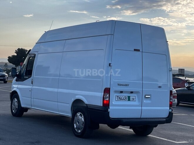 Ford Transit-5