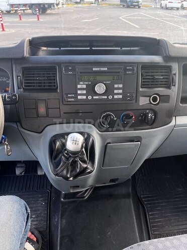 Ford Transit-14