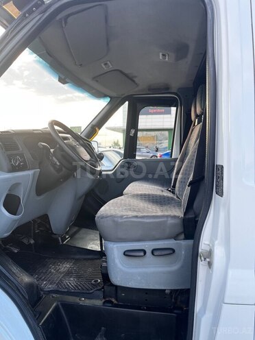 Ford Transit-17