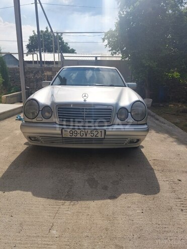 Mercedes E 200-1