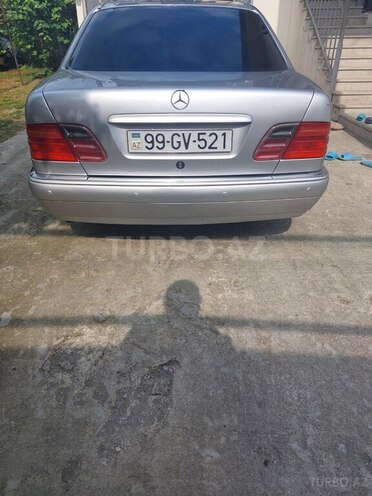 Mercedes E 200-2
