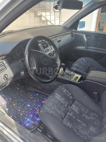 Mercedes E 200-3