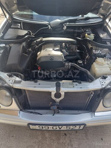 Mercedes E 200-4